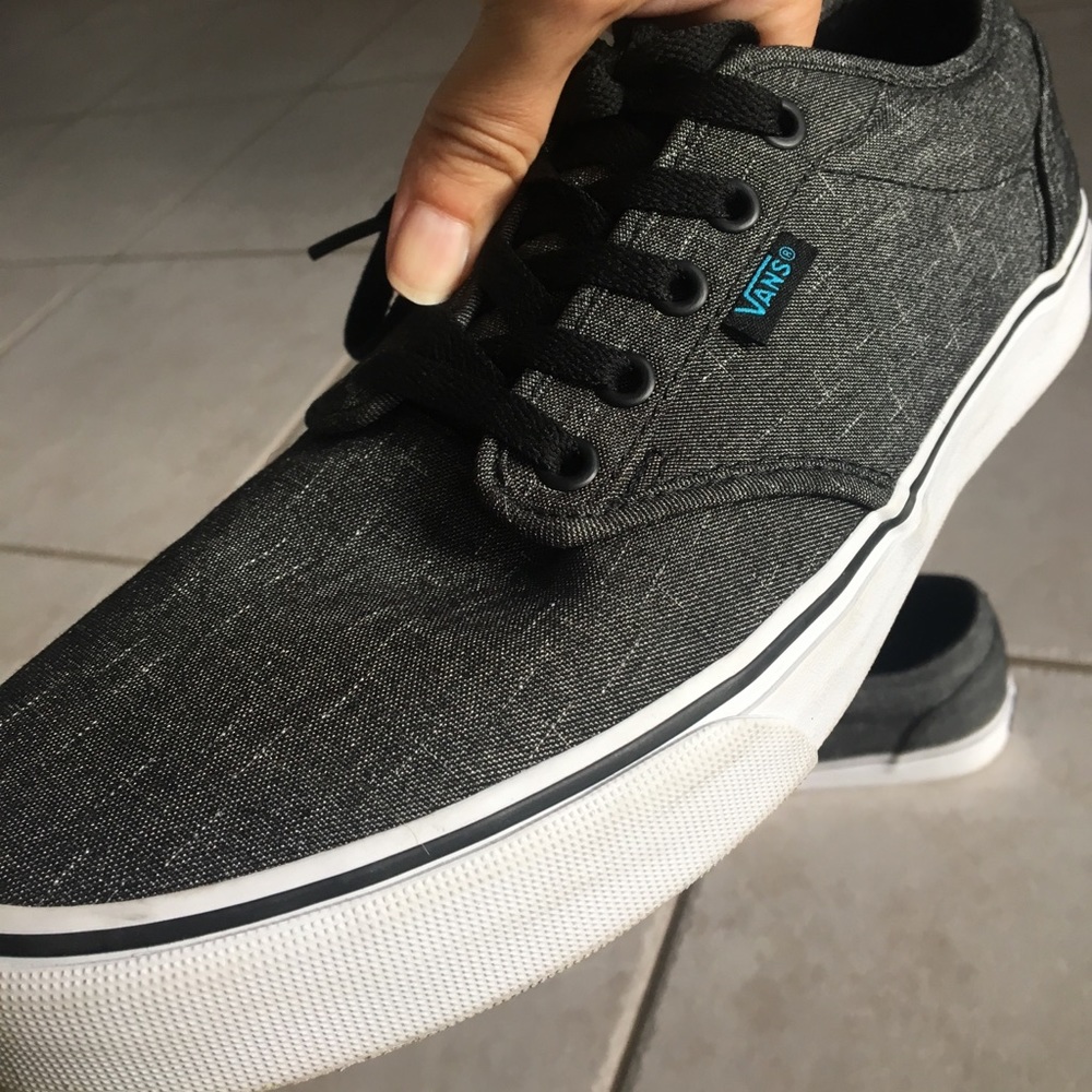 Unique boys men’s vans size 11 skate shoe